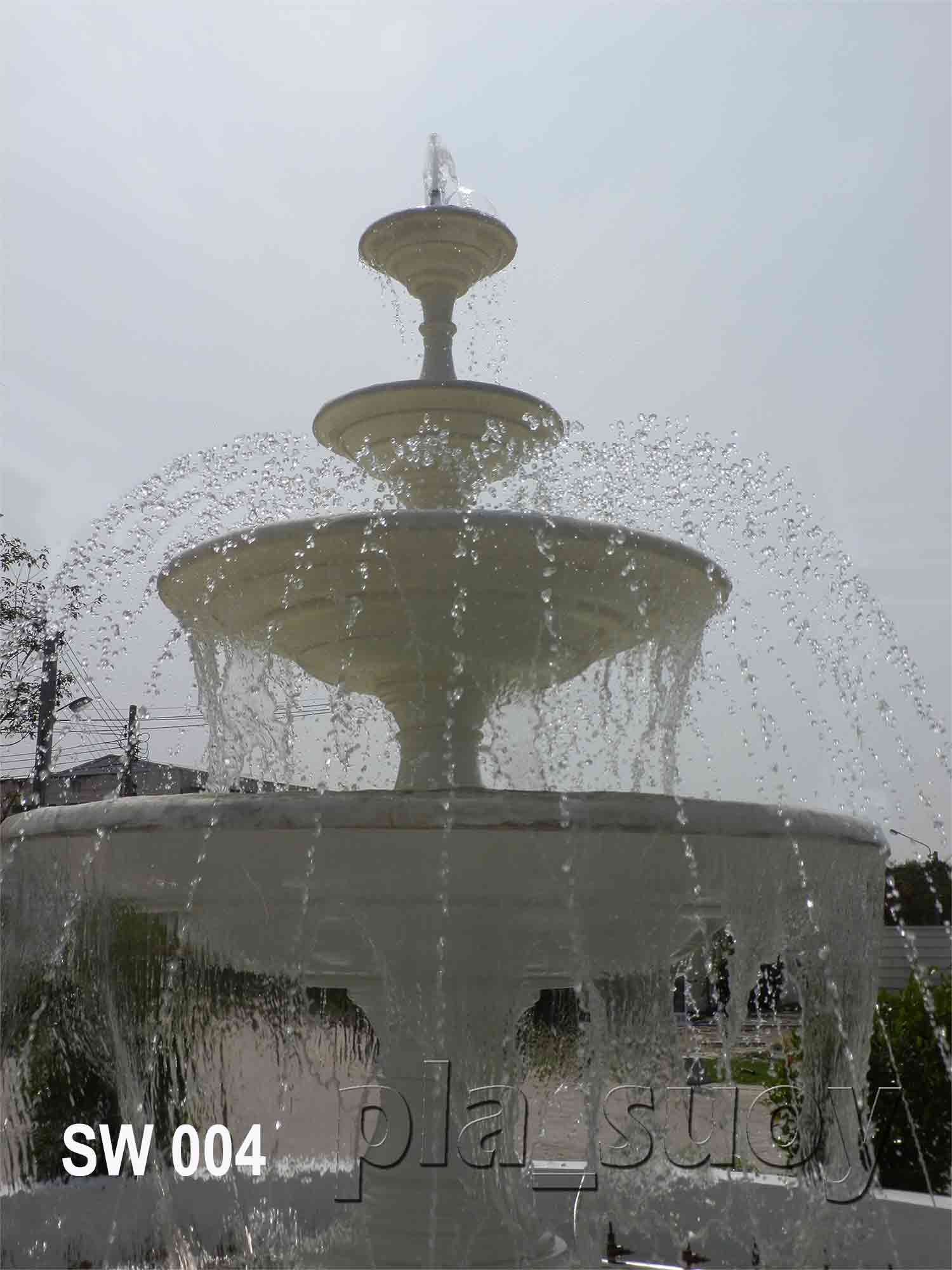 บ่อน้ำพุ พาน 4 ชั้น หน้าโครงการ The Wellington ที่สมุทรปราการ