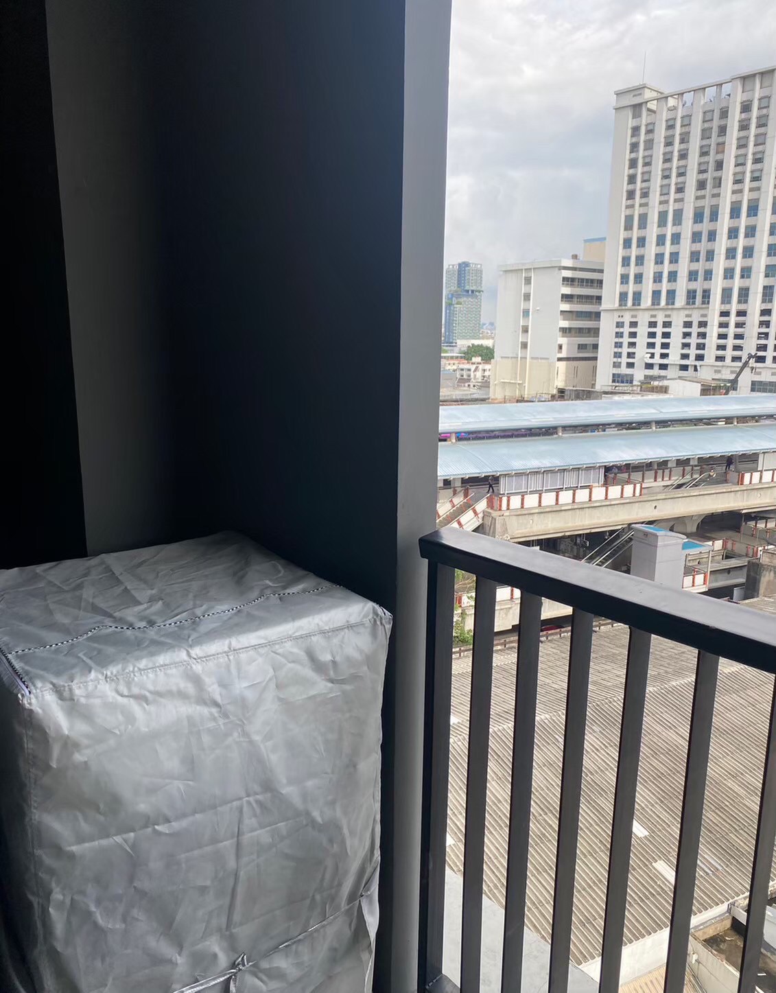 ให้เช่า ดิ เอดิเตอร์ สะพานควาย 30 ตรม. สตูดิโอ ราคาเช่า 16,000 บาท/เดือน