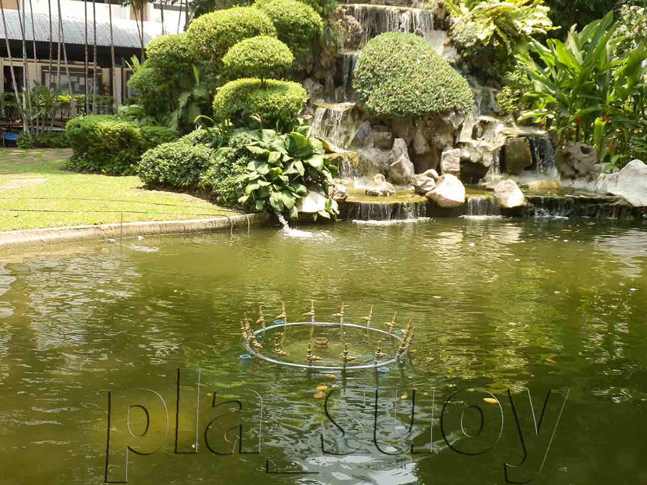 ชุดน้ำพุ ขาตั้ง ที่ มหาวิทยาลัย หอการค้า