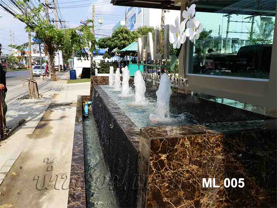 บ่อน้ำพุ หน้าโครงการ MALI เพื่อสุขภาพแนวใหม่ ที่ปากซอยเอกชัย 85
