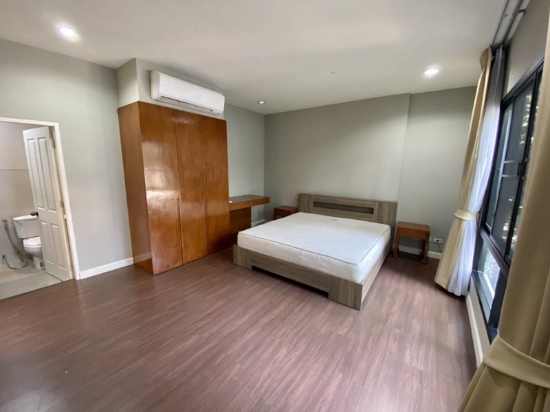 ให้เช่าบ้านแฝด 2 ชั้น ย่านสุขุมวิท 38 พื้นที่ 180 ตรม. 2 ห้องนอน เช่า 55,000 บ/ด