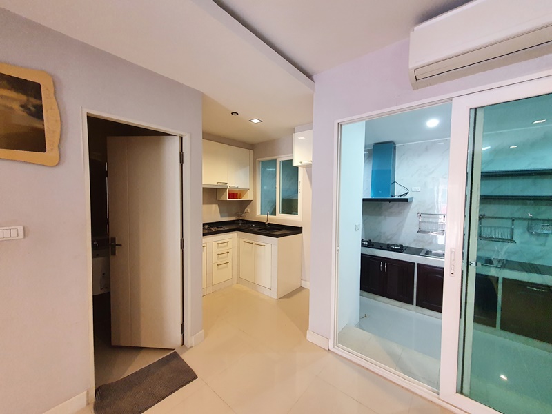 ขายทาวน์โฮม 3ชั้น ย่านรามคำแหง 39 พื้นที่ 32.2 ตรว. 3 ห้องนอน ขาย 6.9 ล้านบาท