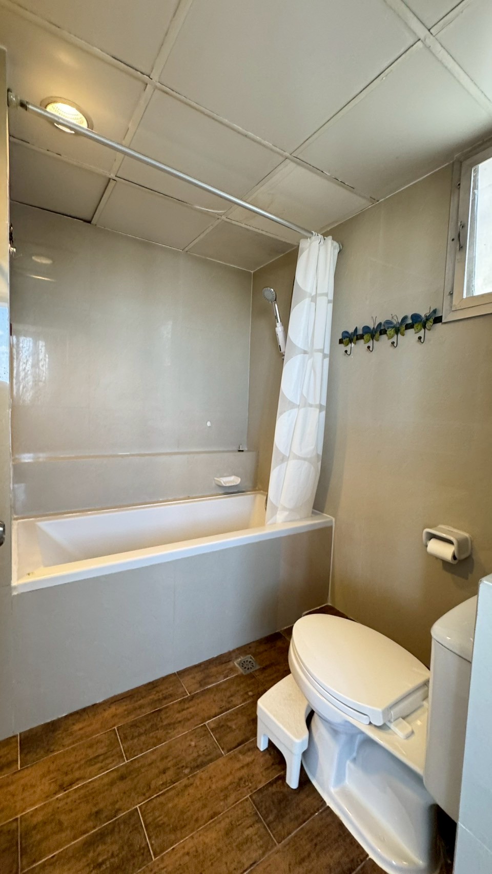 ให้เช่าคอนโด ไท ปิง ทาวเวอร์ คอนโดมิเนียม พื้นที่ 102 ตรม. เช่า 35,000 บาท/เดือน ลดเหลือ 25,000 บ/ด