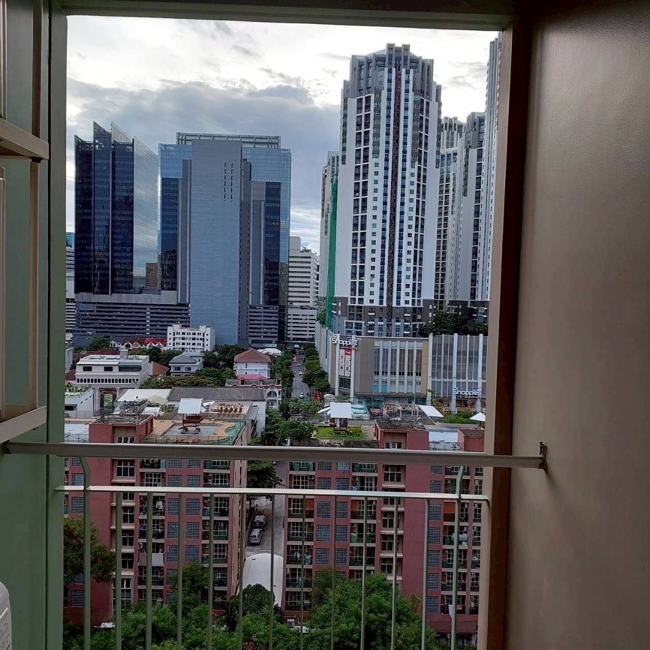 ให้เช่าคอนโด ลุมพินี เพลส พระราม 9 ตึก C ชั้น 14 พื้นที่ 35 ตรม. 1 ห้องนอน