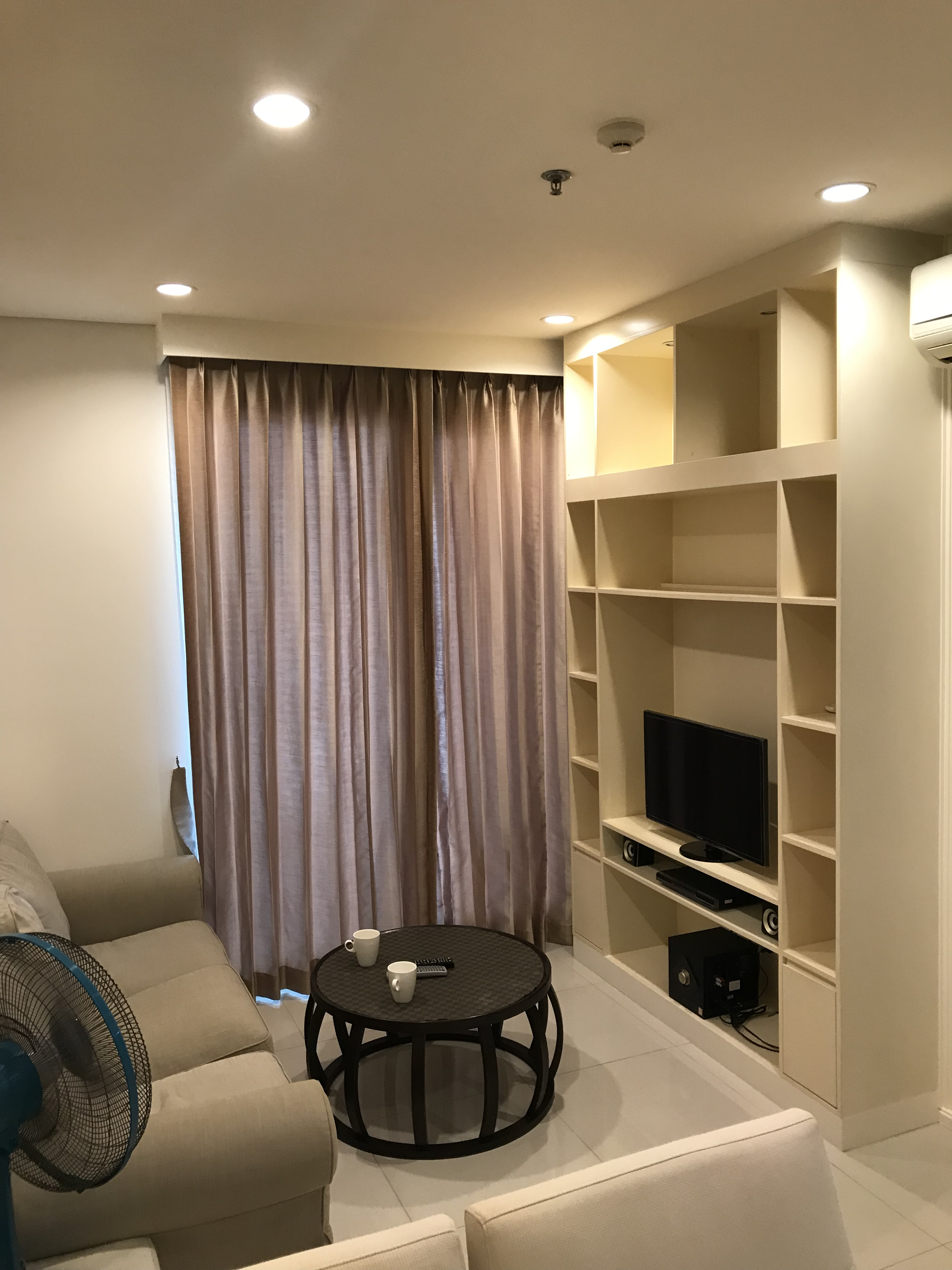 ขาย/ให้เช่า วิลล่า อโศก พื้นที่ 52 ตร.ม.1 ห้องนอน เช่า 25,000 บ/ด ขาย 8.5 ล.