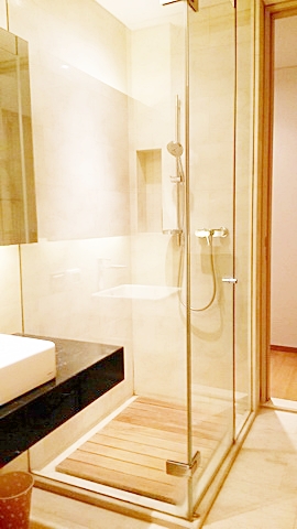 คอนโด ให้เช่า คอนโด ศาลาแดง เรสซิเด้นซ์ ชั้น 1X พื้นที่ 63 ตรม. วิวเมือง ใกล้ BTS ศาลาแดง, MRT ลุมพินี, 1 ห้องนอน