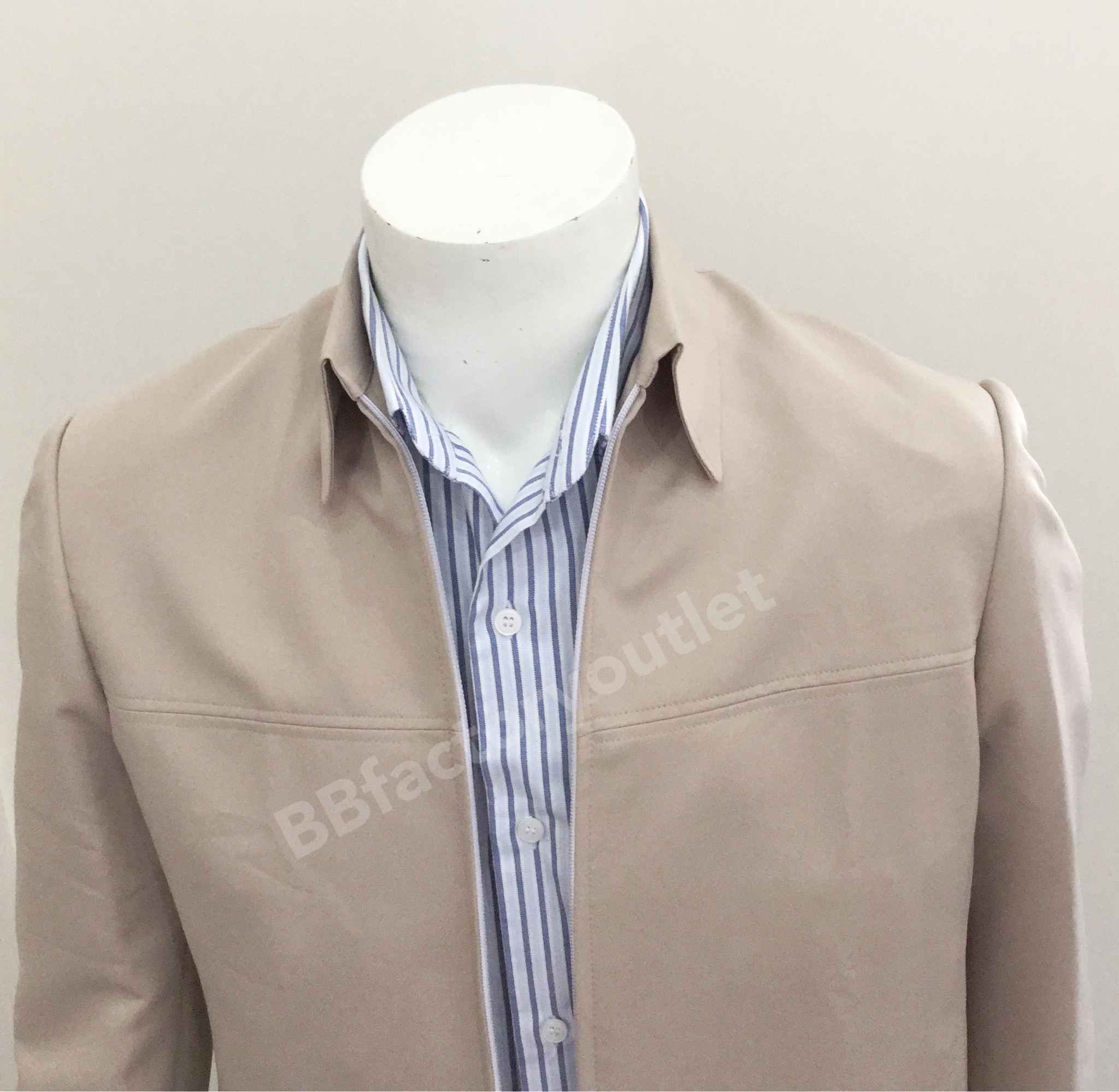 เสื้อคลุมสูทสีกากี (แบบต่ออกรางน้ำ)