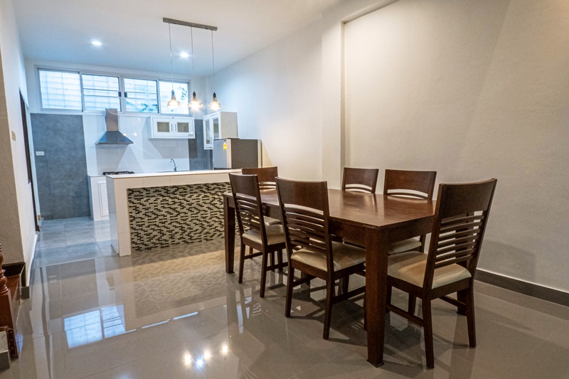 ให้เช่าทาวน์เฮ้าส์ 3ชั้น ย่านพร้อมพงษ์ พื้นที่ 21 ตรว. 4 ห้องนอน เช่า 50,000 บ/ด