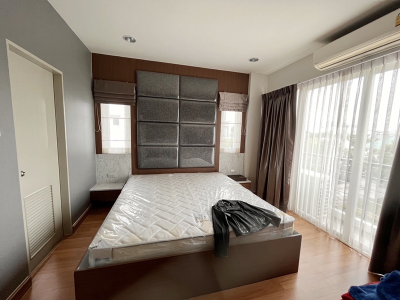 ให้เช่าบ้านแฝด 2 ชั้น ย่านวิภาวดี พื้นที่ 50 ตารางวา 3 ห้องนอน เช่า 60,000 บ/ด