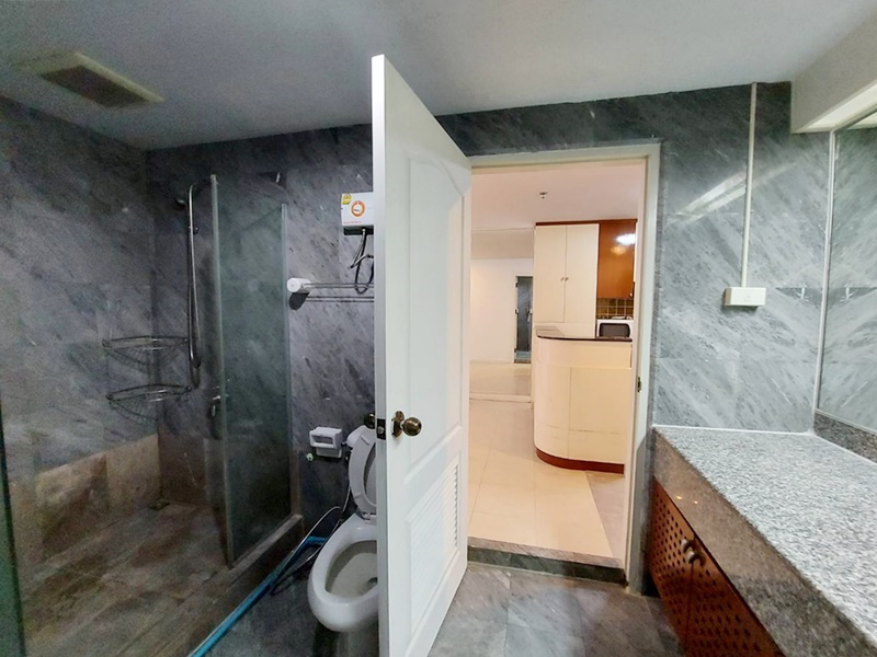 ให้เช่าคอนโด สเตท ทาวเวอร์ คอนโดมิเนียม พื้นที่ 68 ตรม. 1 ห้องนอน เช่า 18,000 บ/ด