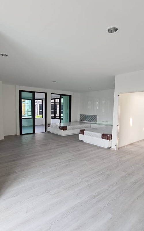 ขายทาวน์โฮม 3 ชั้น ย่านสุขุมวิท พื้นที่ 52.8 ตรว. 2 ห้องนอน ขาย 13 ล้านบาท