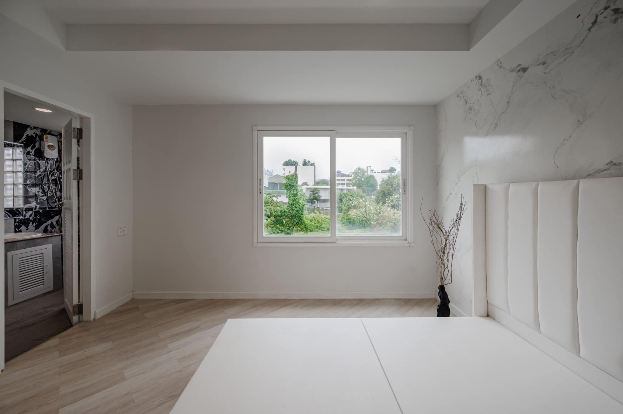 ขาย/ให้เช่า ทาวน์โฮม 4.5 ชั้น ย่านจตุจักร พื้นที่ 26 ตรว. 5 ห้องนอน เช่า 300,000 บ/ด ขาย 19.99 ล้าน