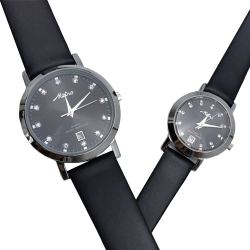 Metro นาฬิกาคู่ สายหนังดำ หน้าปัดดำ ประดับเพชร รุ่น 20125M-DBL, 20125L-DBL