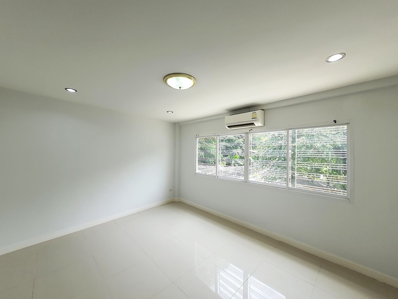 ให้เช่าทาวน์โฮม 4 ชั้น ย่านสุขุมวิท 65 พื้นที่ 21 ตรว. 4 ห้องนอน เช่า 45,000 บ/ด