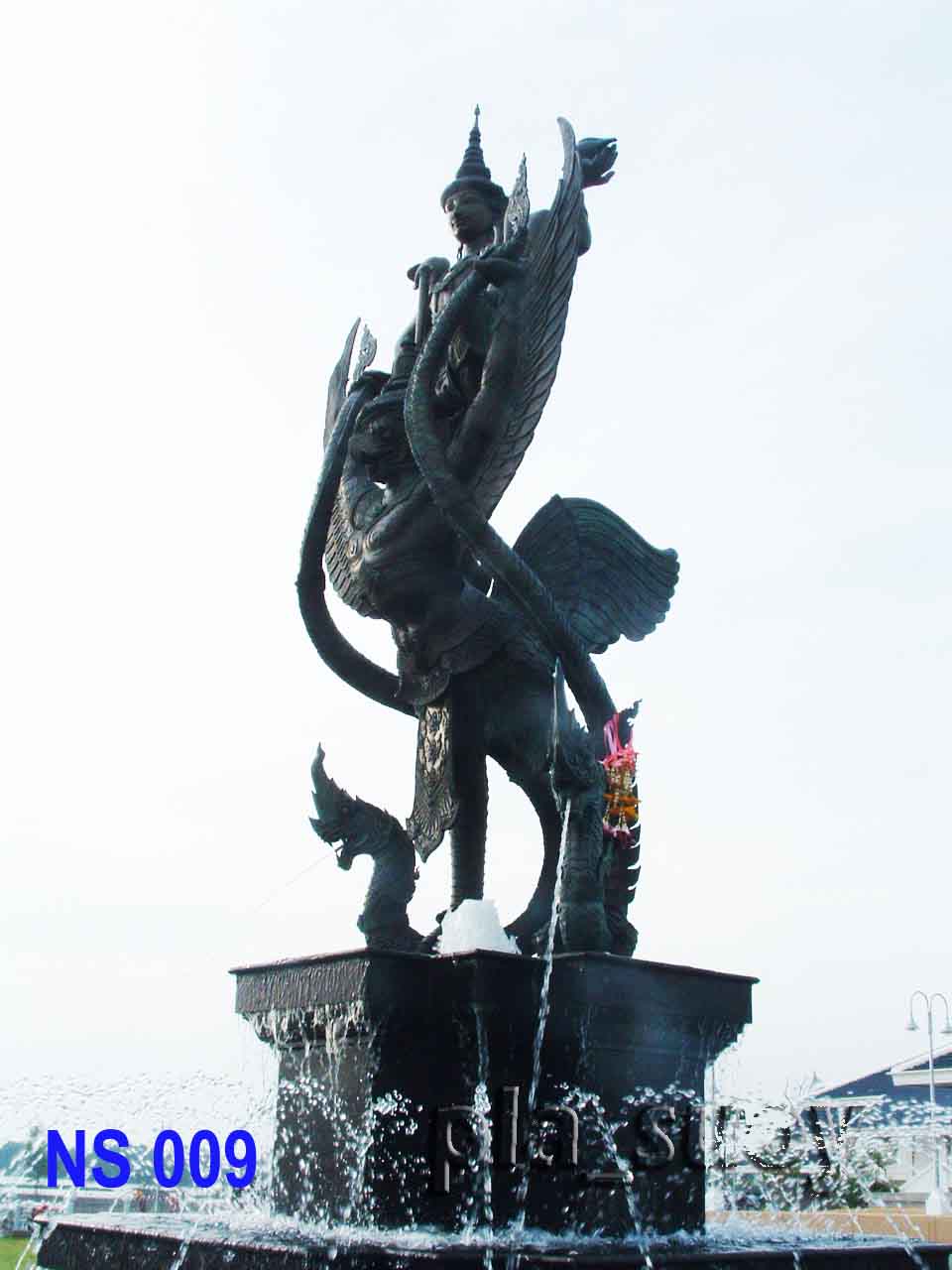 น้ำพุประติมากรรม พระนารายณ์ทรงสุบรรณ