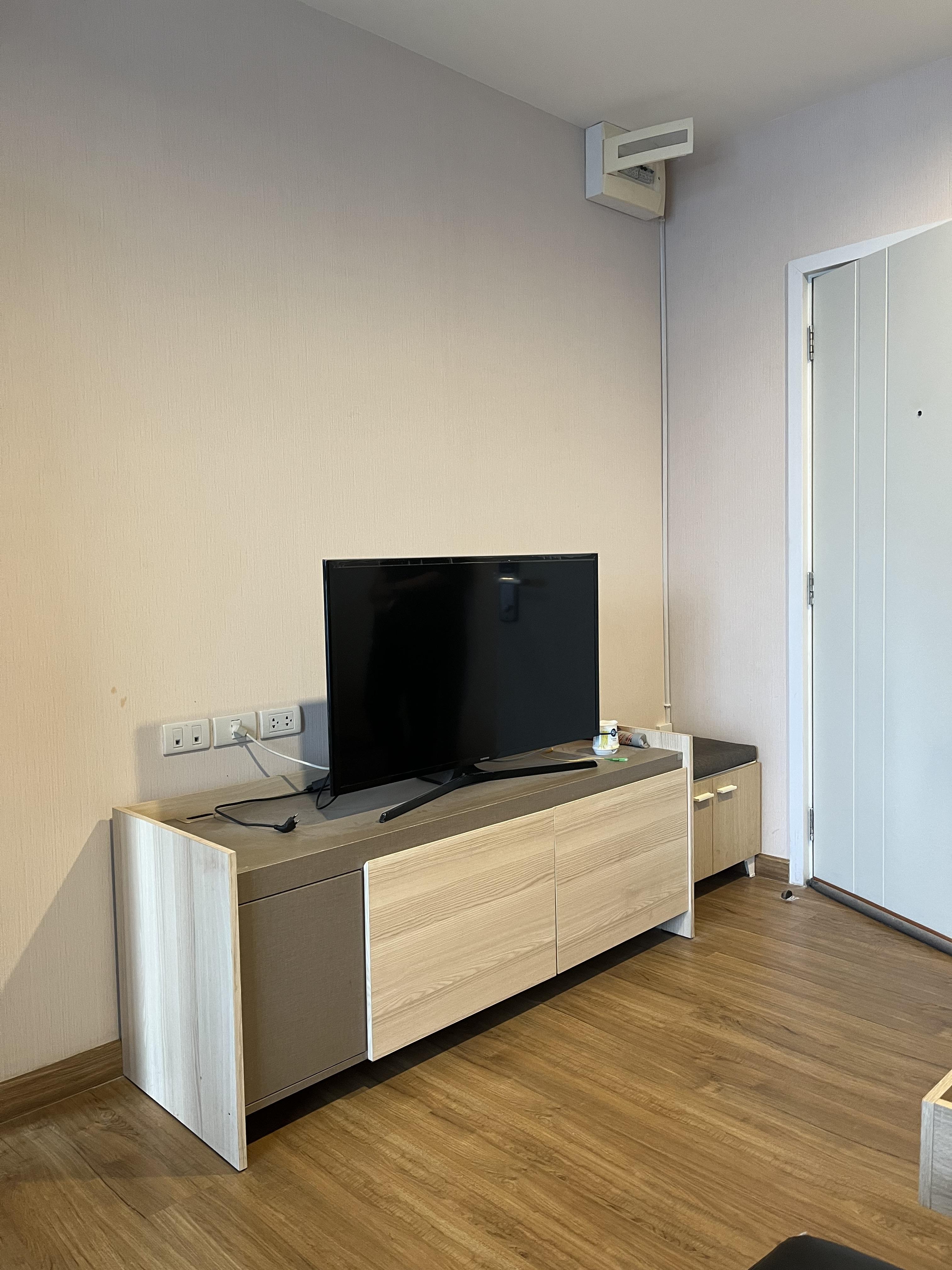 ให้เช่าคอนโด เดอะ ทรี อินเตอร์เชนจ์ พื้นที่ 30 ตร.ม. 1 ห้องนอน เช่า 10,000 บ/ด