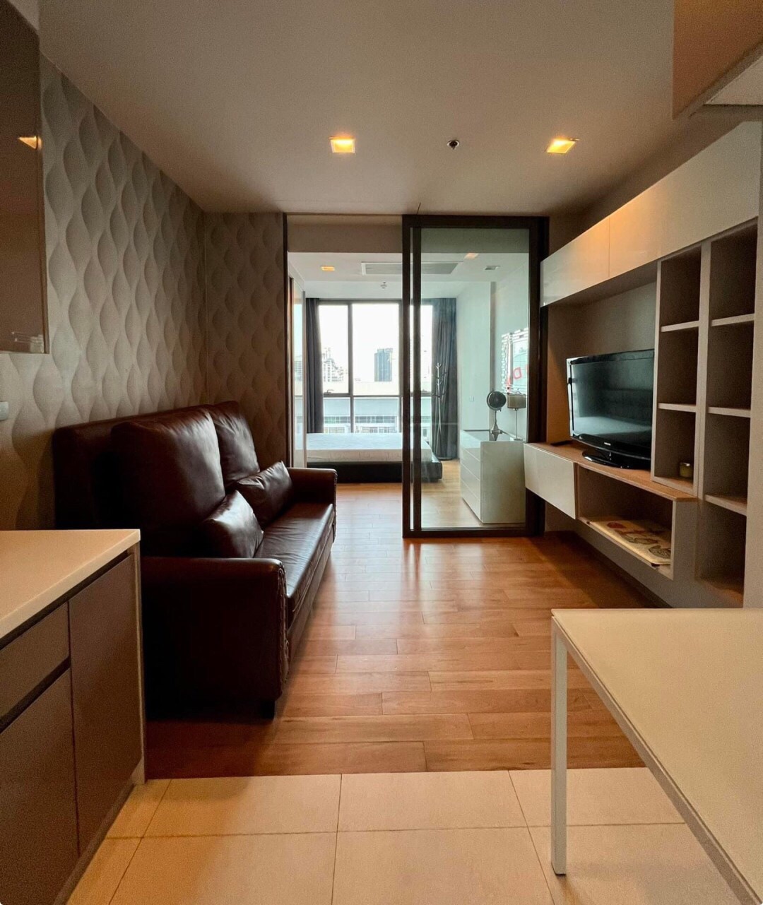 ให้เช่าคอนโด ไฮด์ สุขุมวิท 13 พื้นที่ 31 ตรม. 1 ห้องนอน ราคาเช่า 25,000 บาท/เดือน