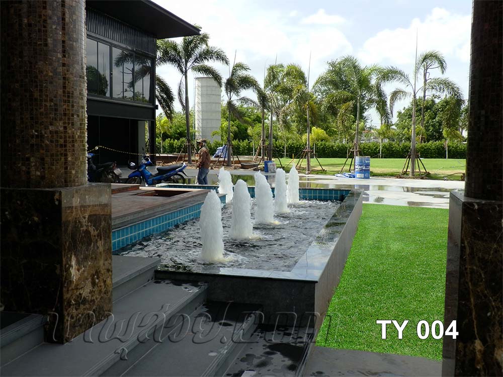 บ่อน้ำพุสี่เหลี่ยมรูปตัวแอล หน้าบ้านคุณ โจ ด่านขุนทด