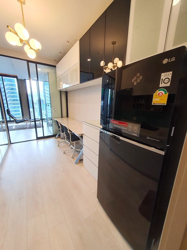 ให้เช่าคอนโด โนเบิล เพลินจิต พื้นที่ 45 ตร.ม. 1 ห้องนอน เช่า 30,000 บ/ด