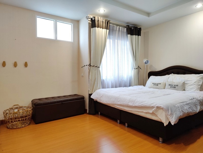 ให้เช่า แฮปปี้ คอนโด รัชดา 18 พื้นที่ 40 ตร.ม. 1 ห้องนอน เช่า 13,000 บ/ด