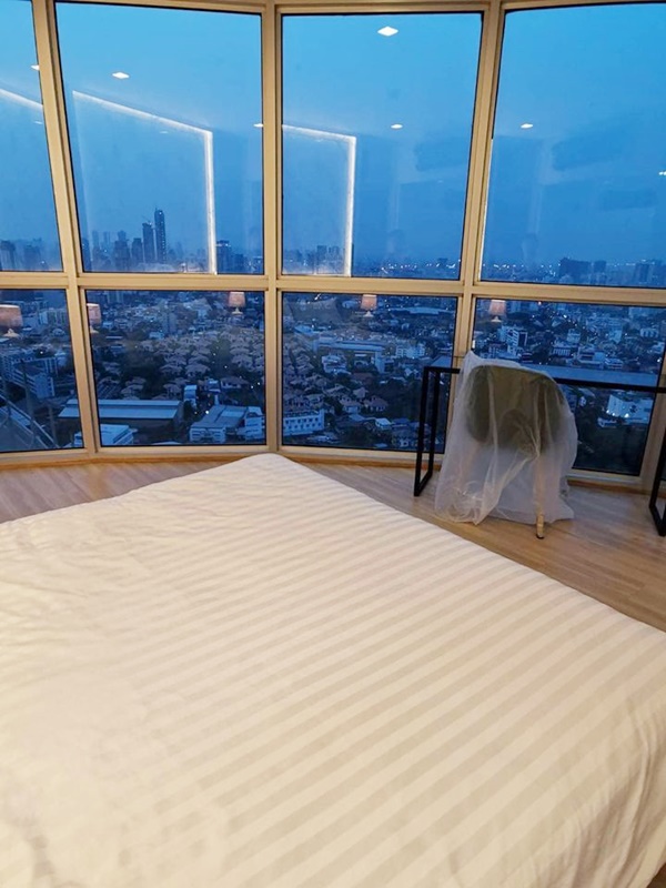 ขาย/ให้เช่า สกายวอล์ค คอนโด พื้นที่ 52 ตร.ม. 1 ห้องนอน เช่า 38,000 บ/ด ขาย 7.69 ล.