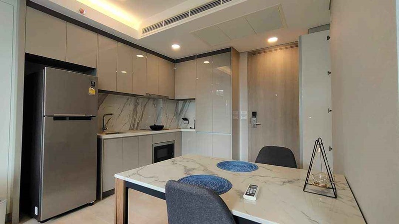 ให้เช่าคอนโด ไซมิส เอ๊กซ์คลูซีพ ควีนส์ พื้นที่ 35 ตร.ม. 1 ห้องนอน เช่า 17,000 บ/ด