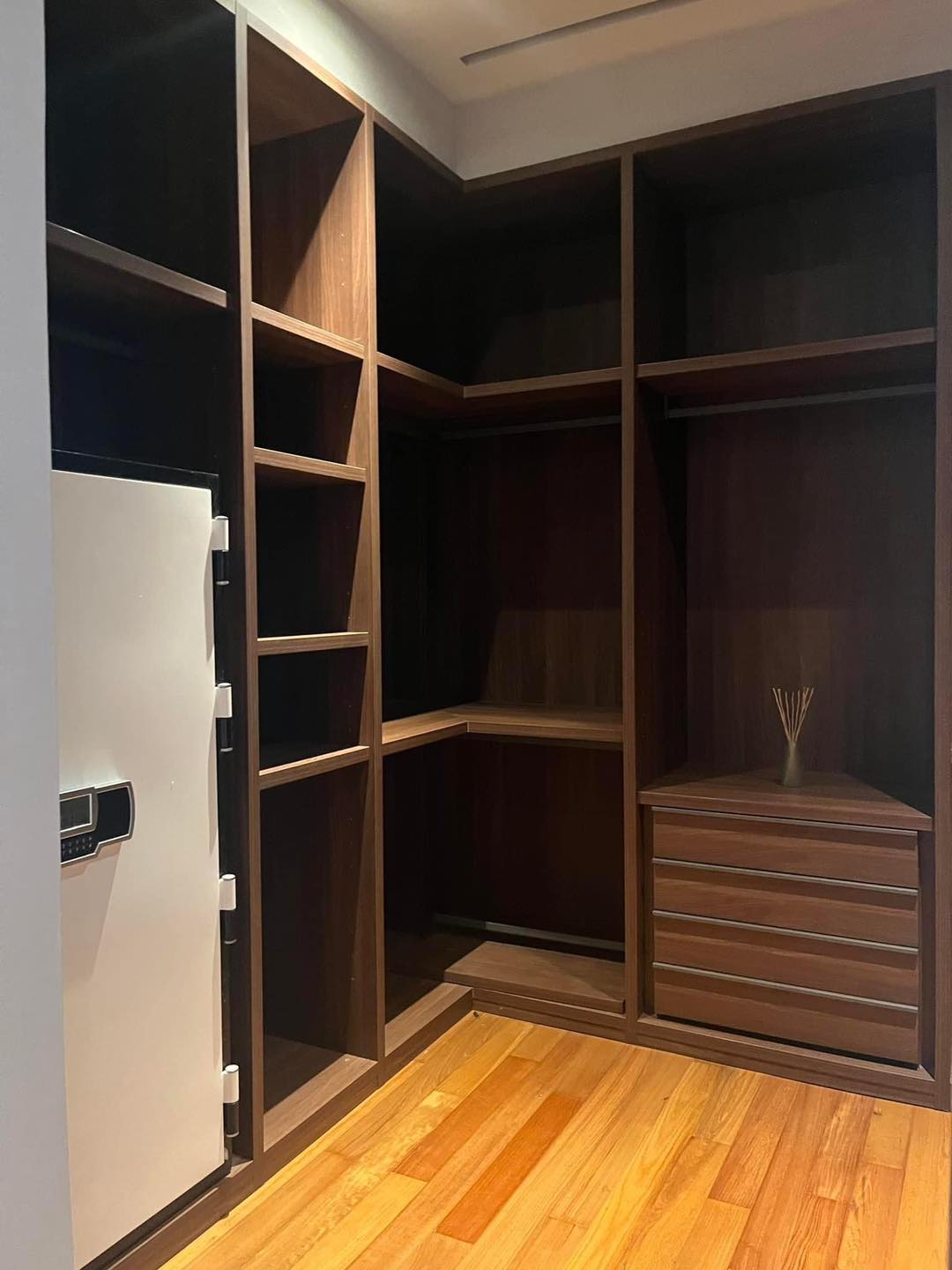 ให้เช่า บันยัน ทรี เรสซิเดนซ์ ริเวอร์ไซด์ แบงค์ค็อก 248 ตร.ม 3 ห้องนอน ราคา 300,000 บาท/เดือน