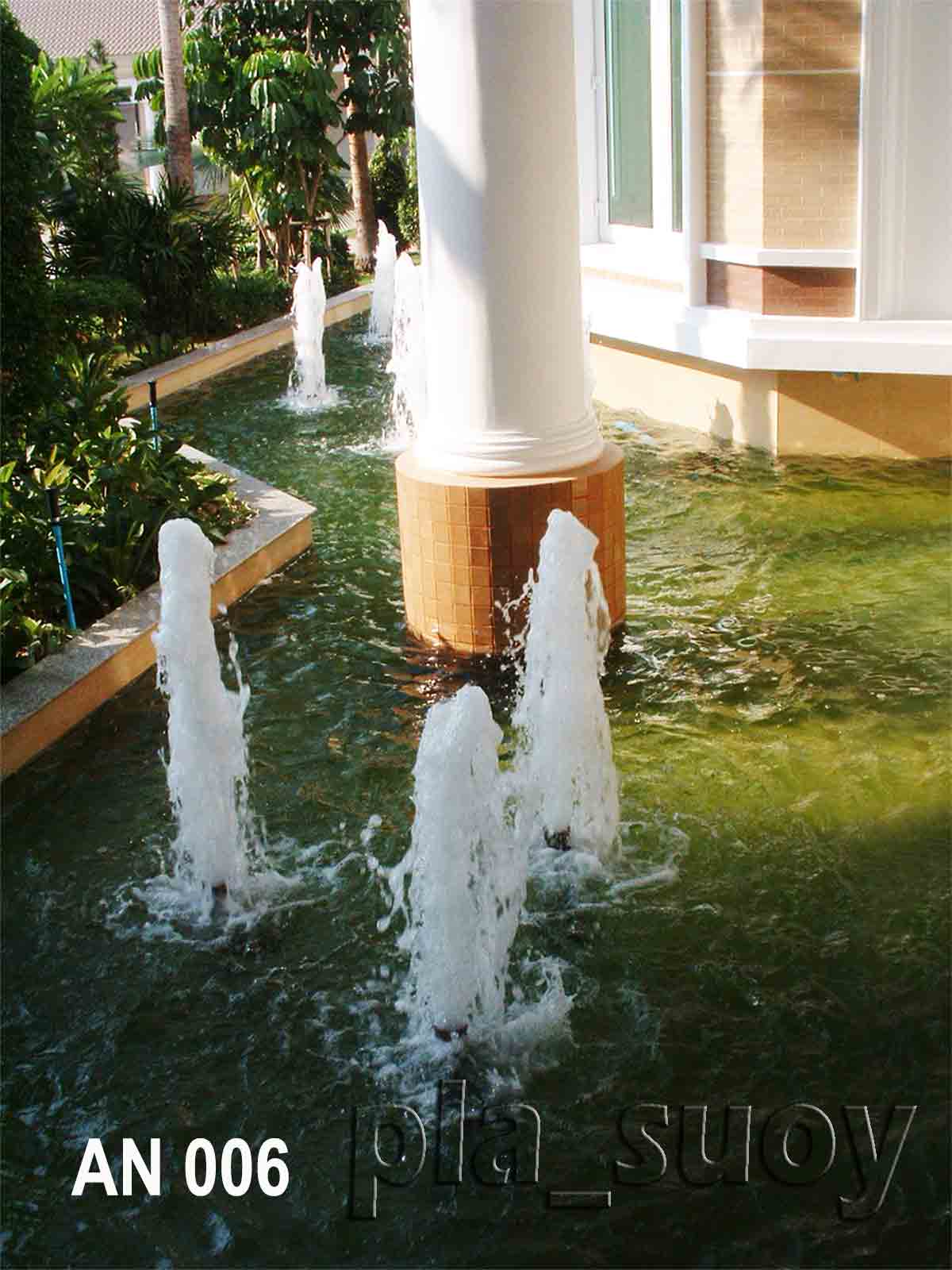 น้ำพุในบ่อเลี้ยงปลาคาร์ฟ บ้านคุณอรุณี