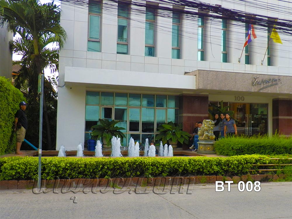 บ่อน้ำพุสี่เหลี่ยม น้ำพุทรงต้นสน 21 หัว ที่หน้า บ.บ้านกรองทอง