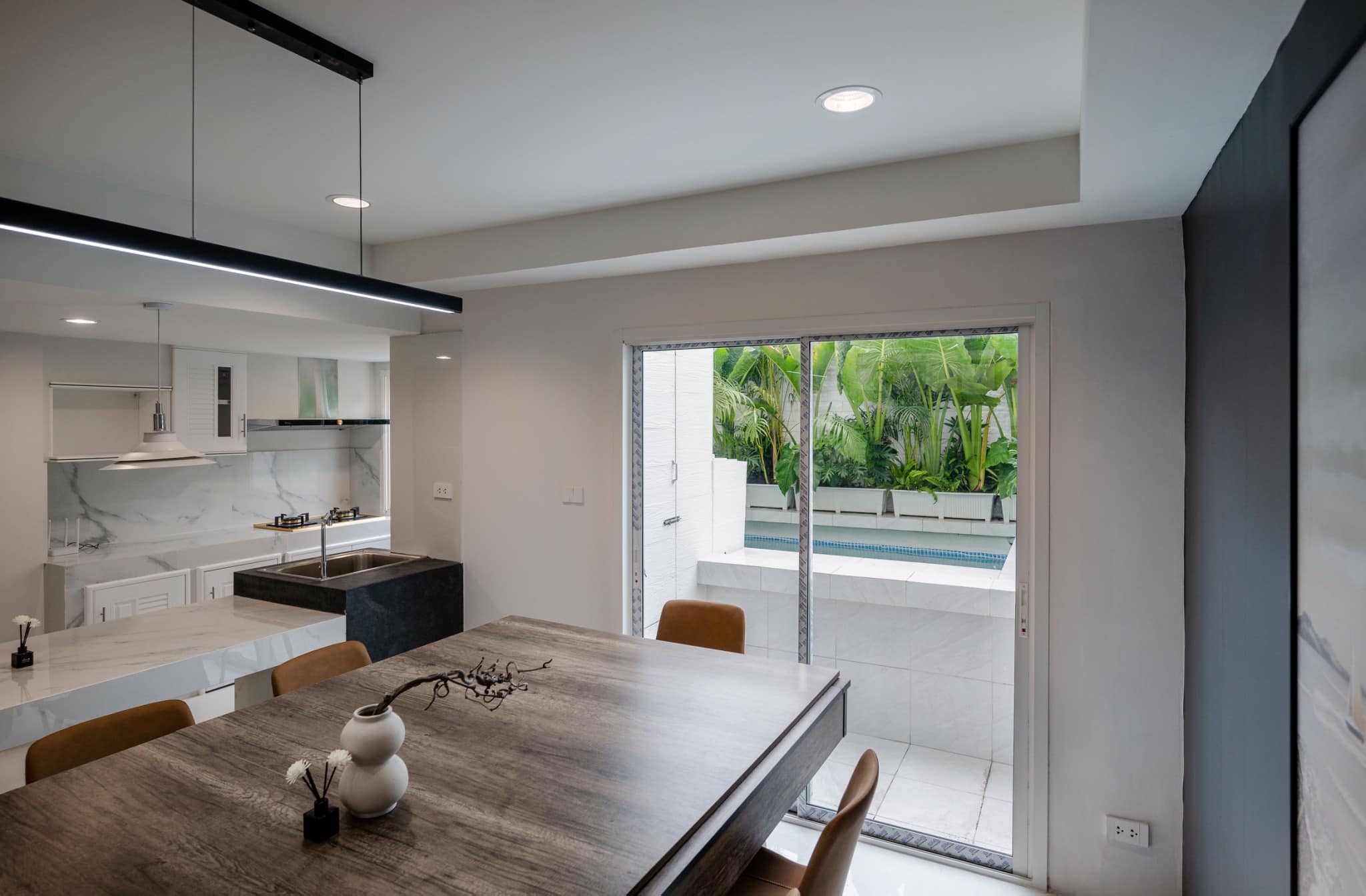 ขาย/ให้เช่า ทาวน์โฮม 4.5 ชั้น ย่านจตุจักร พื้นที่ 26 ตรว. 5 ห้องนอน เช่า 300,000 บ/ด ขาย 19.99 ล้าน