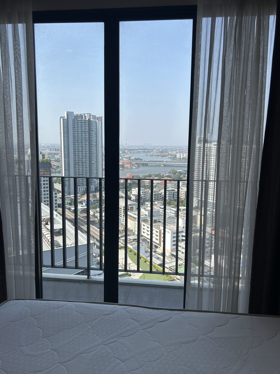 ให้เช่าคอนโด เดอะ ทรี อินเตอร์เชนจ์ พื้นที่ 36 ตร.ม. 1 ห้องนอน ชั้นสูง