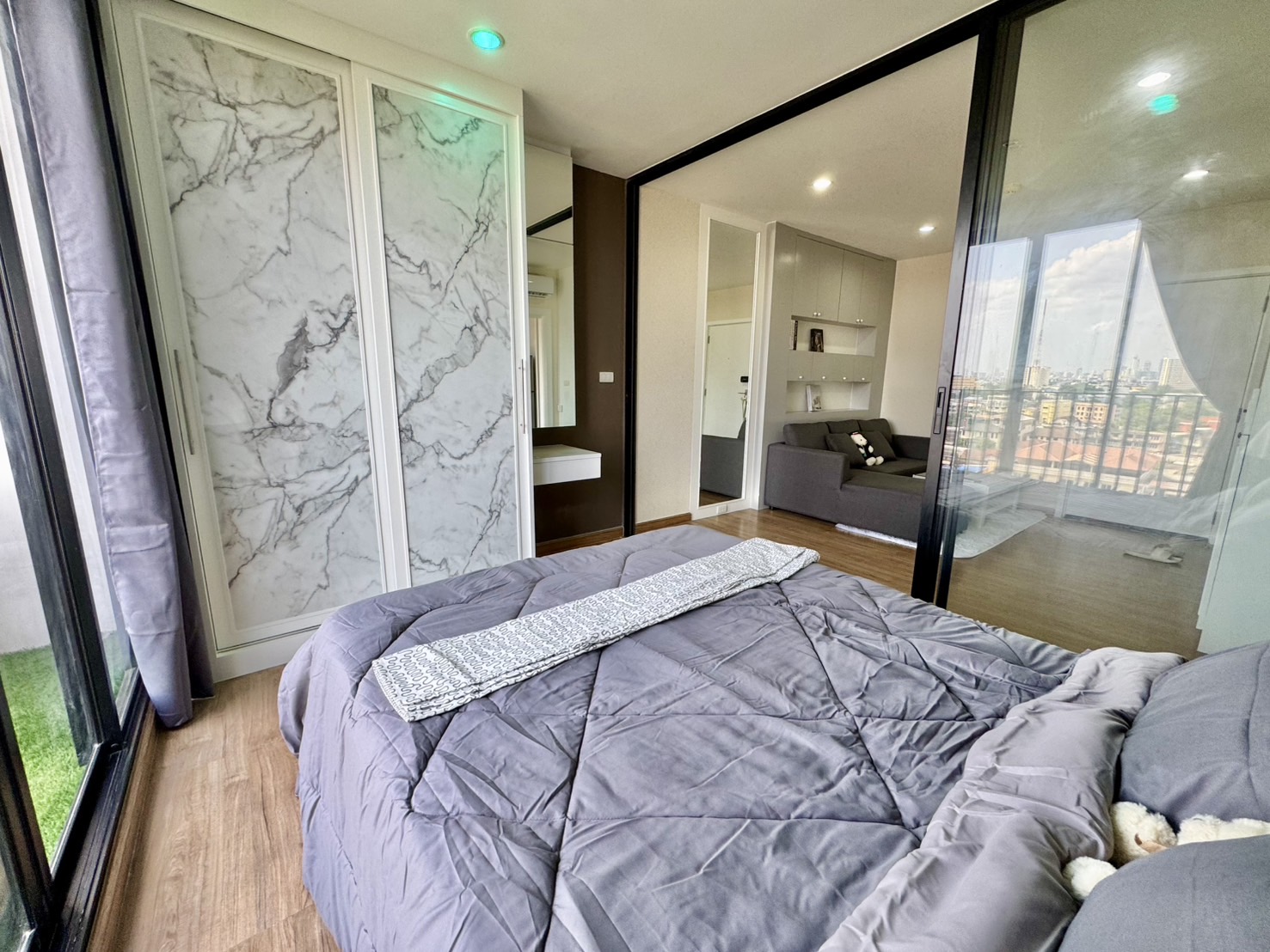 ขายคอนโดให้เช่า เดอะ ทรี อินเตอร์เชนจ์ 1 ห้องนอน มีระเบียง พื้นที่ 36 ตรม ราคา 2.49 ล้าน