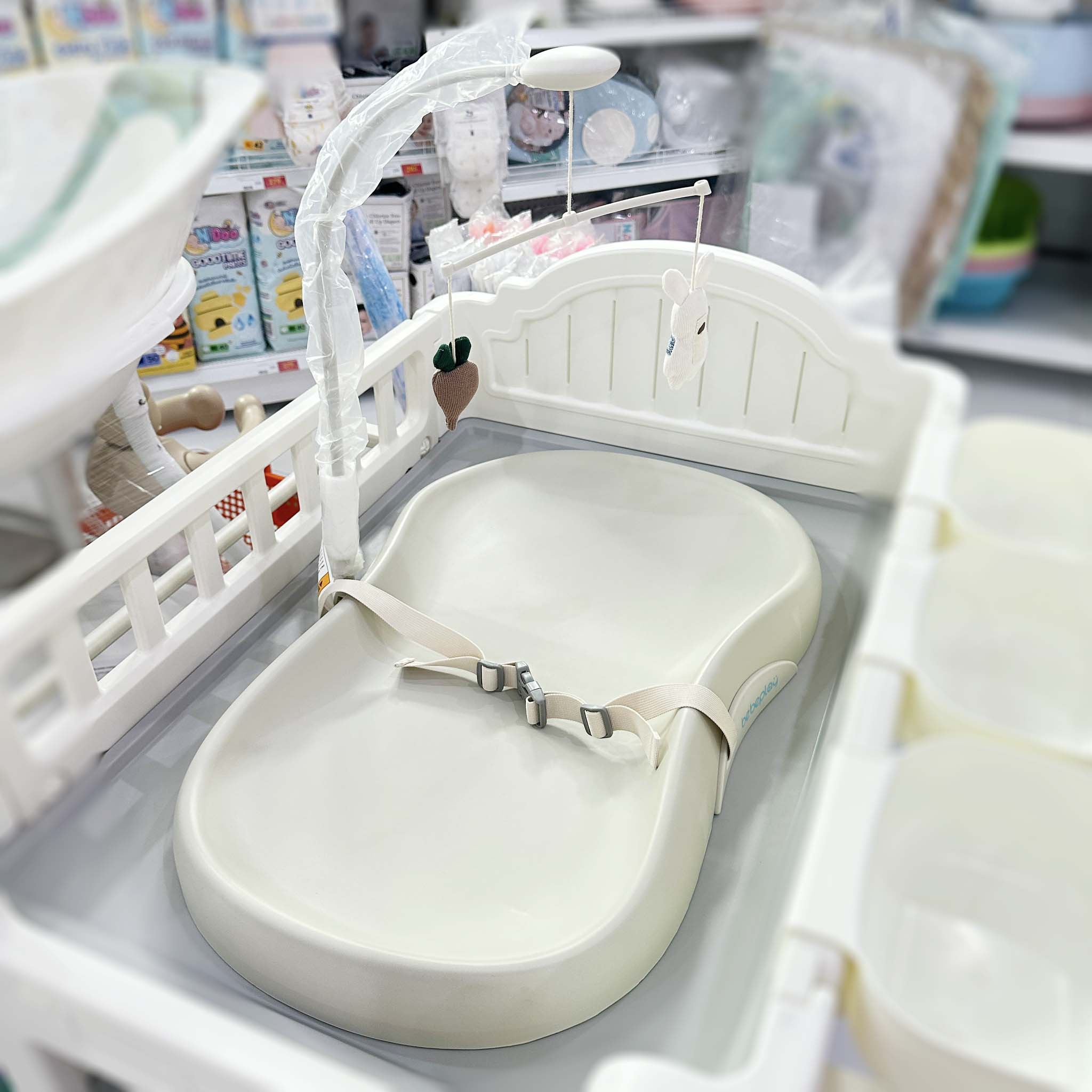 Bebeplay เบาะรองเปลี่ยนผ้าอ้อม พร้อมโมบาย รุ่น Snuggle