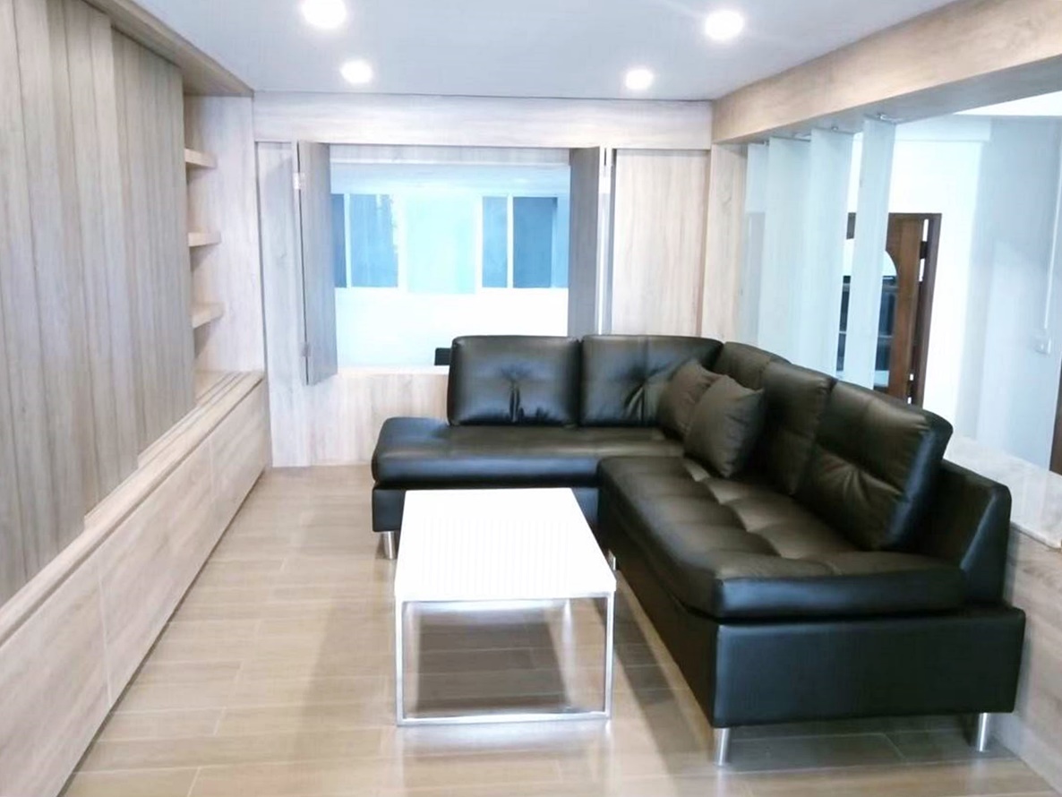 ให้เช่าทาวน์เฮ้าส์ 4 ชั้น ย่านเอกมัย พื้นที่ 23 ตรว. 5 ห้องนอน เช่า 60,000 บ/ด