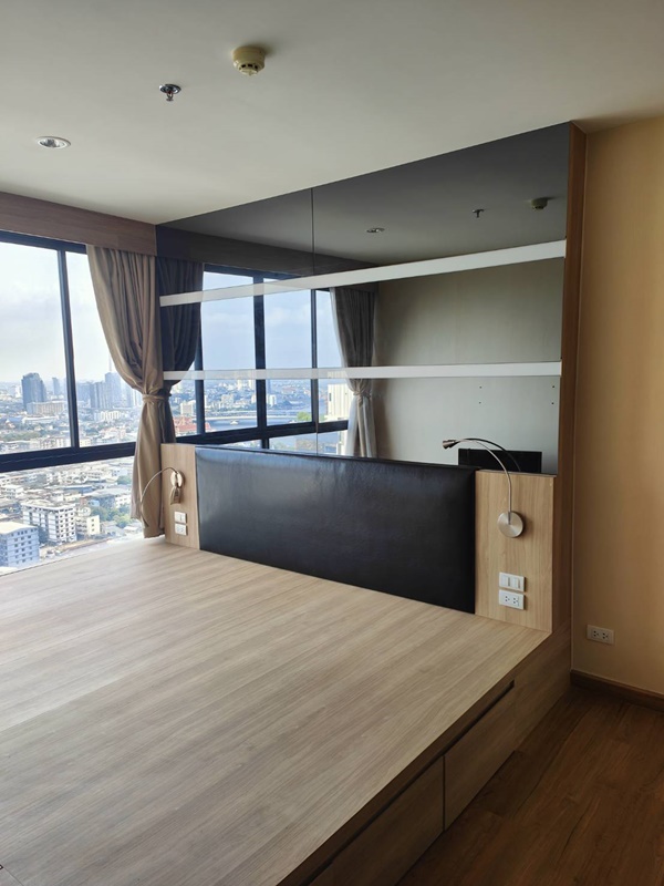 ให้เช่าคอนโด เดอะ ทรี อินเตอร์เชนจ์ พื้นที่ 63 ตร.ม. 2 ห้องนอน เช่า 21,000 บ/ด