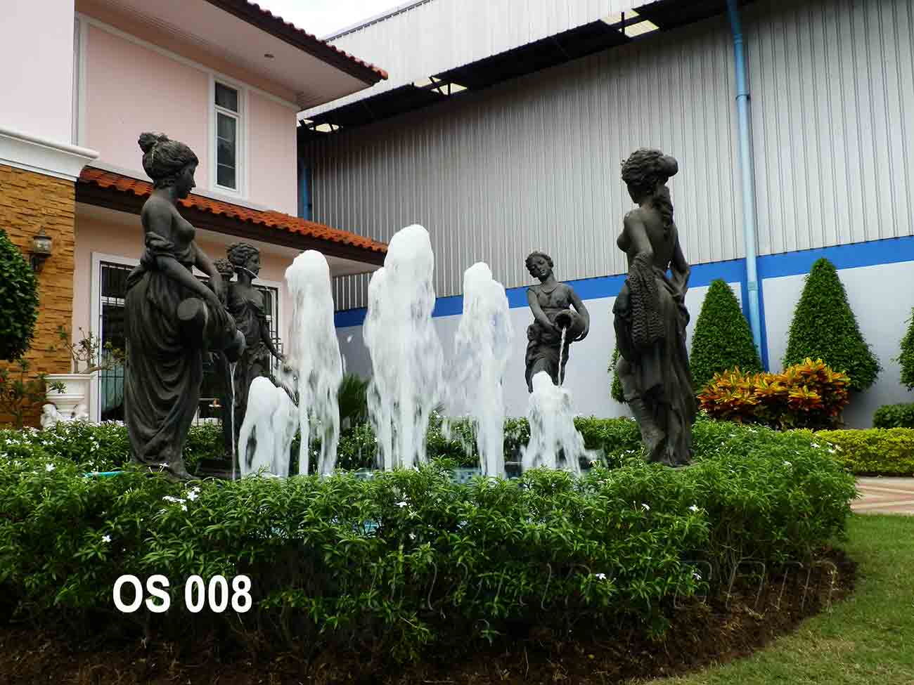 น้ำพุประติมากรรม ผู้หญิง 4 คน ที่บ้านคุณ อร สมุทรสาคร