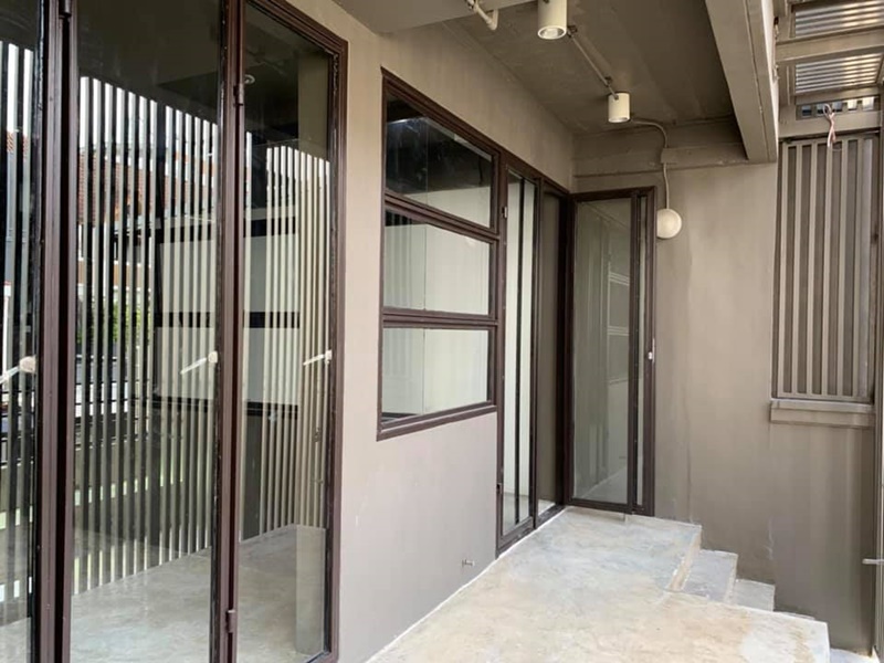 ให้เช่าโฮมออฟฟิศ 3 ชั้น ย่านพระราม 9 พื้นที่ 38 ตรว. เช่า 55,000 บาท/เดือน