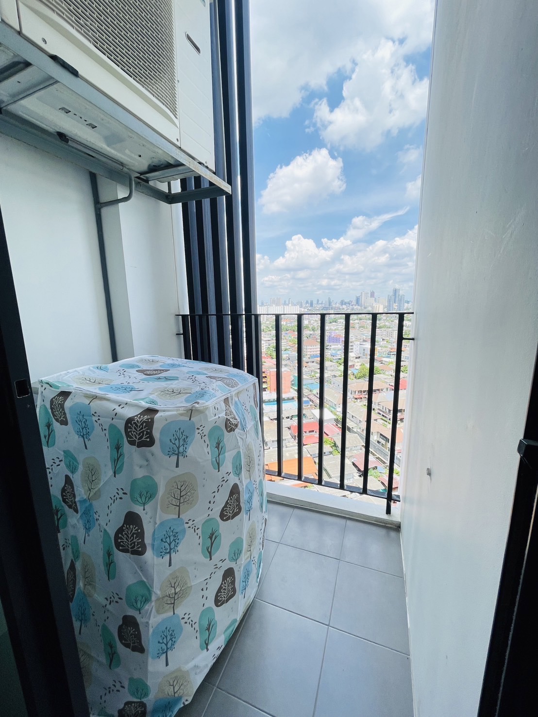 ให้เช่าคอนโด เดอะ ทรี อินเตอร์เชนจ์ พื้นที่ 30 ตร.ม. 1 ห้องนอน เช่า 11,000 บ/ด