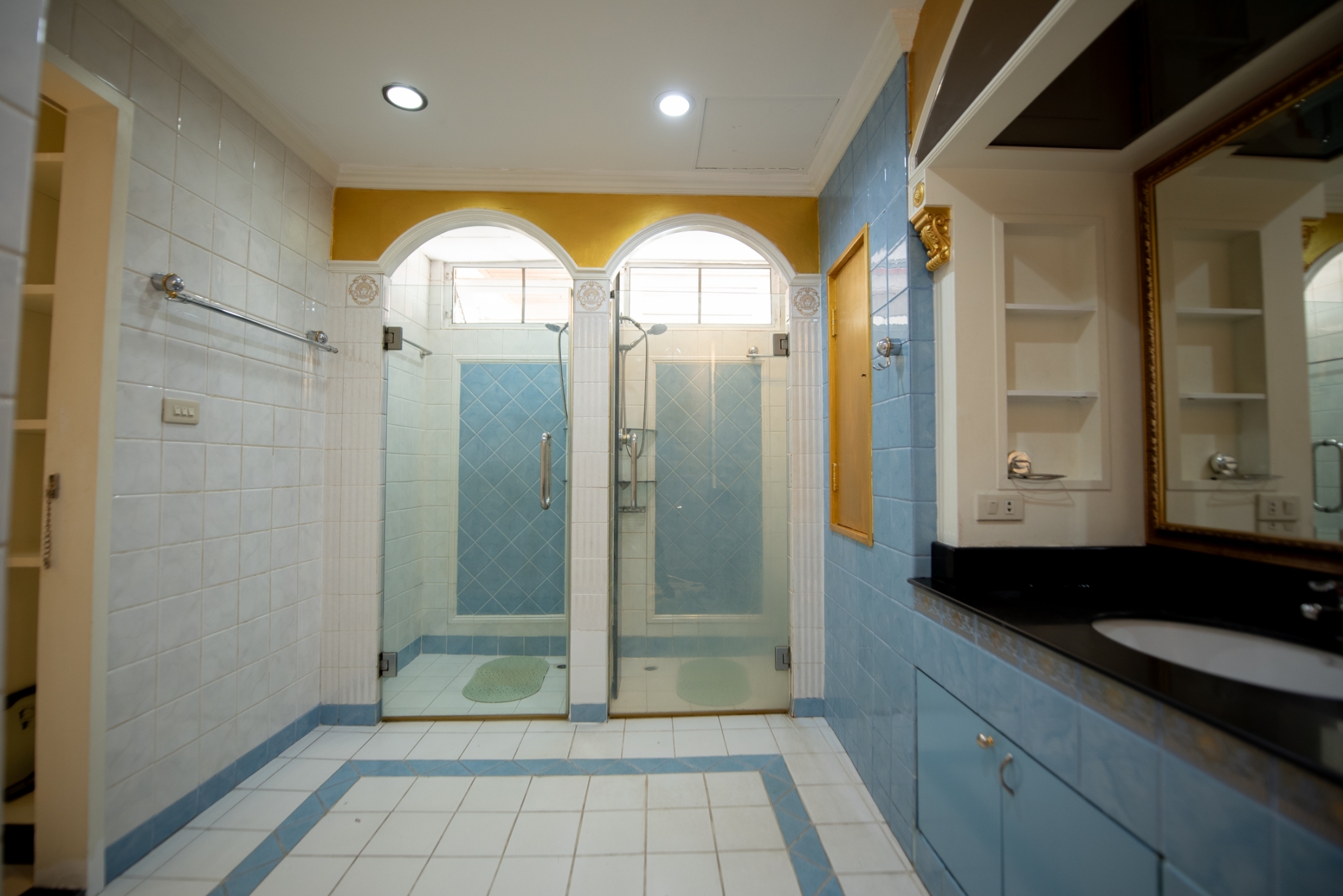 ขาย/ให้เช่าคอนโด โอเรียลเต็ล ทาวเวอร์ พื้นที่ 350 ตร.ม. 3 ห้องนอน เช่า 85,000 บ/ด ขาย 36 ล้าน