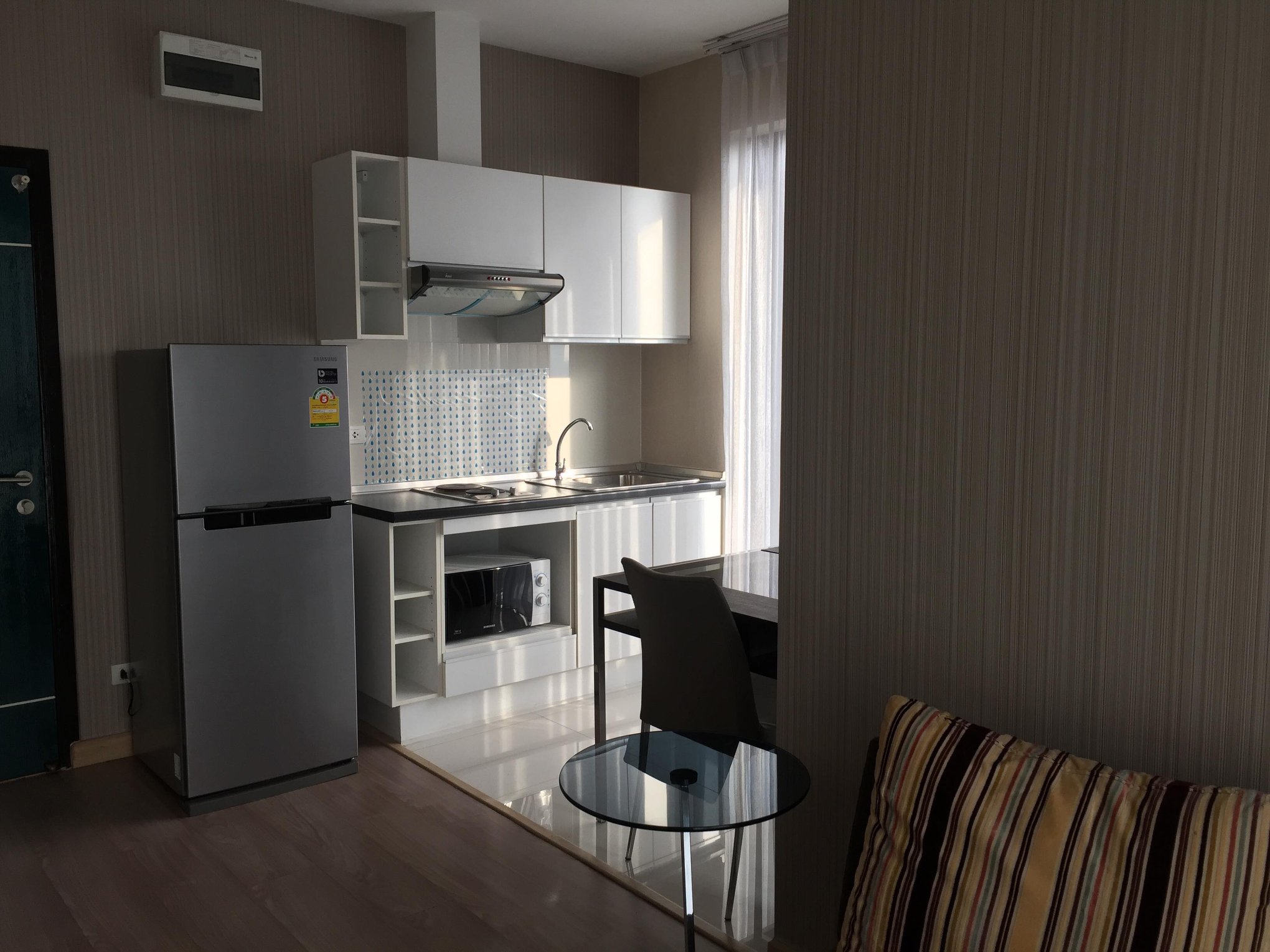 ให้เช่าคอนโด Astro แจ้งวัฒนะ 38 ตรม. ชั้น 17 วิวสระว่ายน้ำ ให้เช่า 10,000 บาท/เดือน