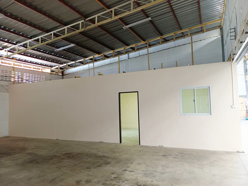 ให้เช่าโกดังสินค้า ย่านสวนหลวง พื้นที่ 400, 450 ตรม. เช่า 180 บาท/ตรม.