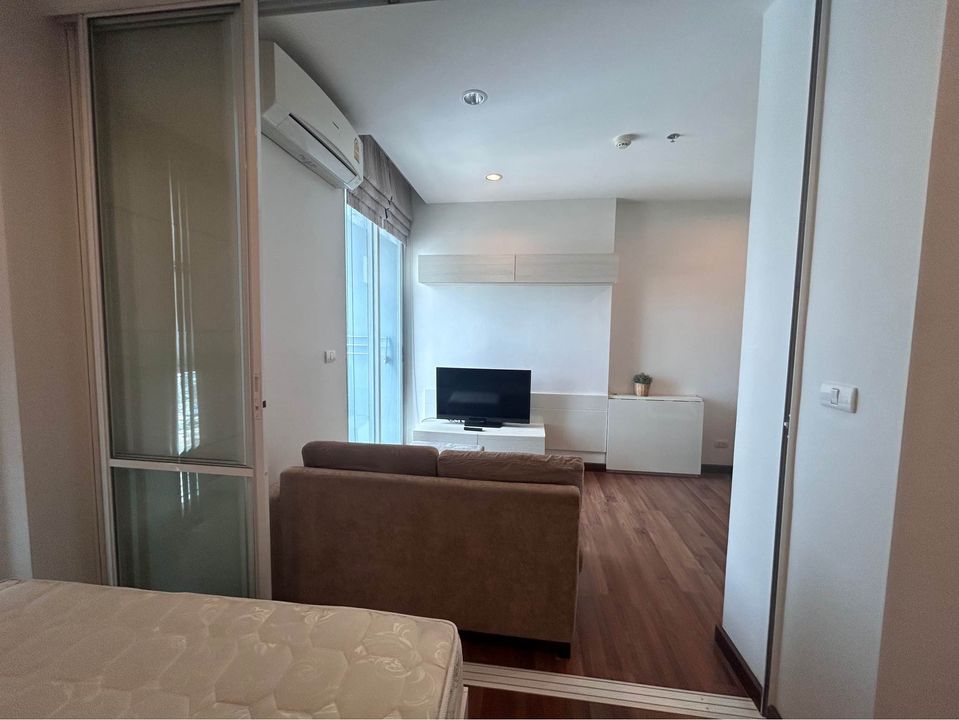 #H1243113 ให้เช่าคอนโด Chewathai Interchange ชีวาทัย อินเตอร์เชนจ์ รูปแบบห้อง ( 1 ห้องนอน 1 ห้องน้ำ ) ห้องขนาด 26.3 ตรม. ชั้น 2X