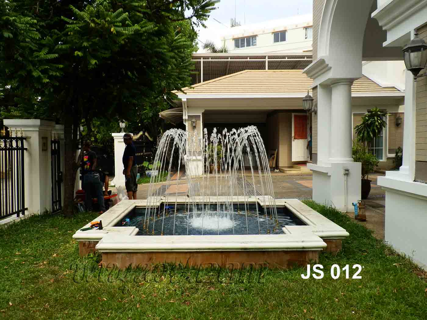 น้ำพุฮวงจุ้ย หน้าบ้านคุณ โจเซฟ ม.ลัดดาวัลย์