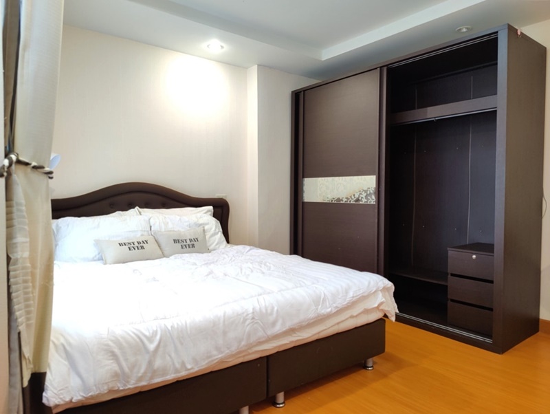 ให้เช่า แฮปปี้ คอนโด รัชดา 18 พื้นที่ 40 ตร.ม. 1 ห้องนอน เช่า 13,000 บ/ด