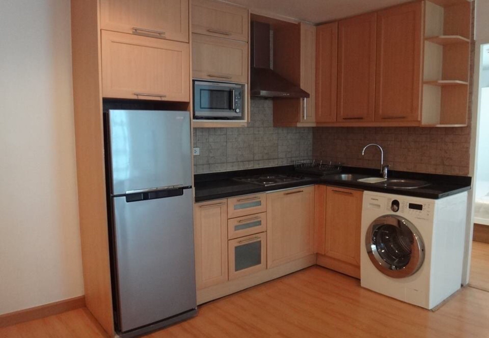 ขาย/ให้เช่า คอนโด สีลม เทอเรซ 99 ตร.ม. 2 ห้องนอน ให้เช่า 45,000 บ/ด ขาย 13.9 ลบ.