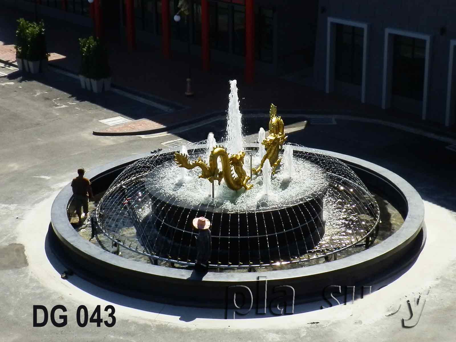 น้ำพุ ประติมากรรม มังกรทอง ในโครงการ Dragon Mall ที่ เพชรเกษม 48