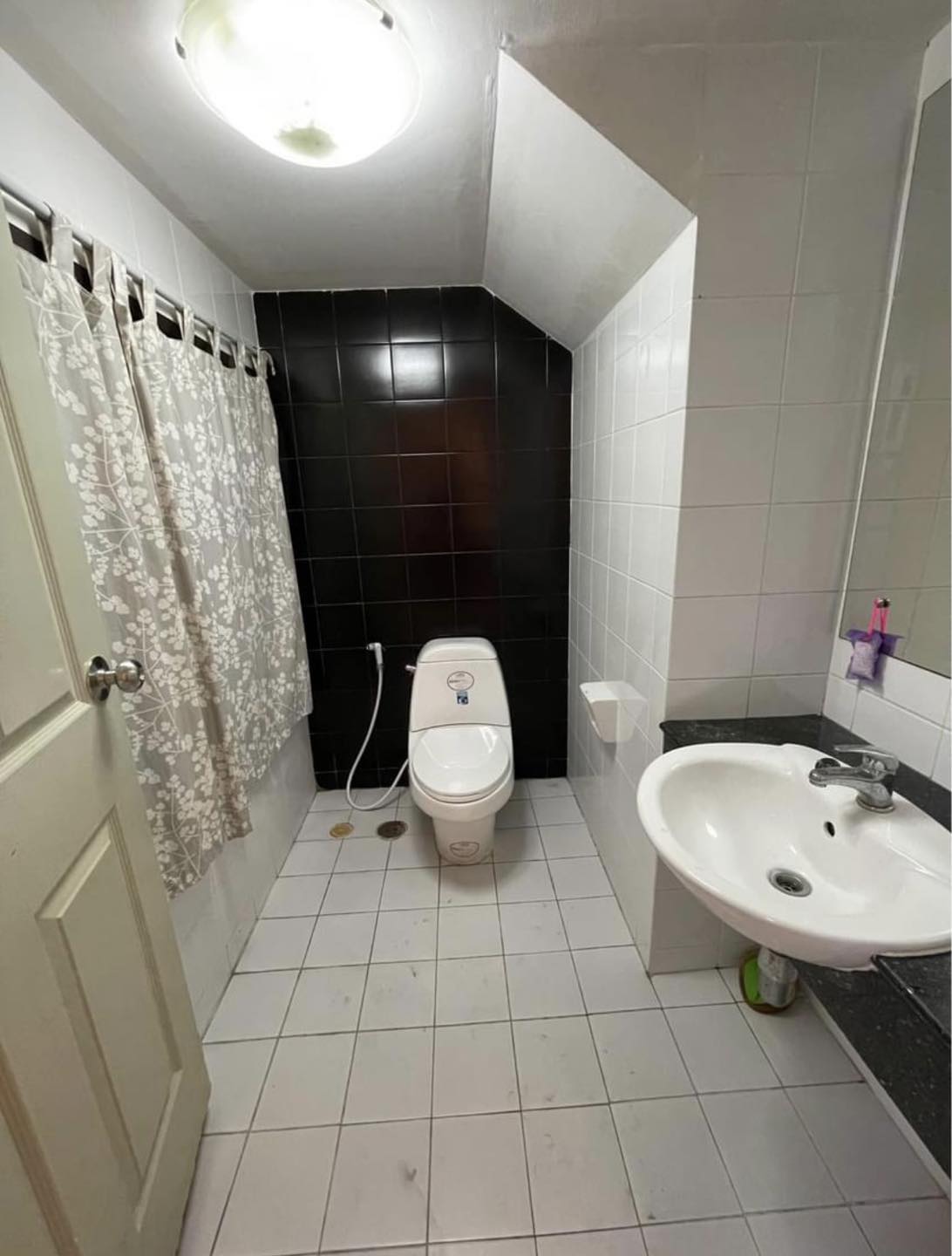 ให้เช่าทาวน์โฮม 3 ชั้น ย่านลาดปลาเค้า 21 ตร.ว. 3 ห้องนอน ราคา 24,000 บาท/เดือน