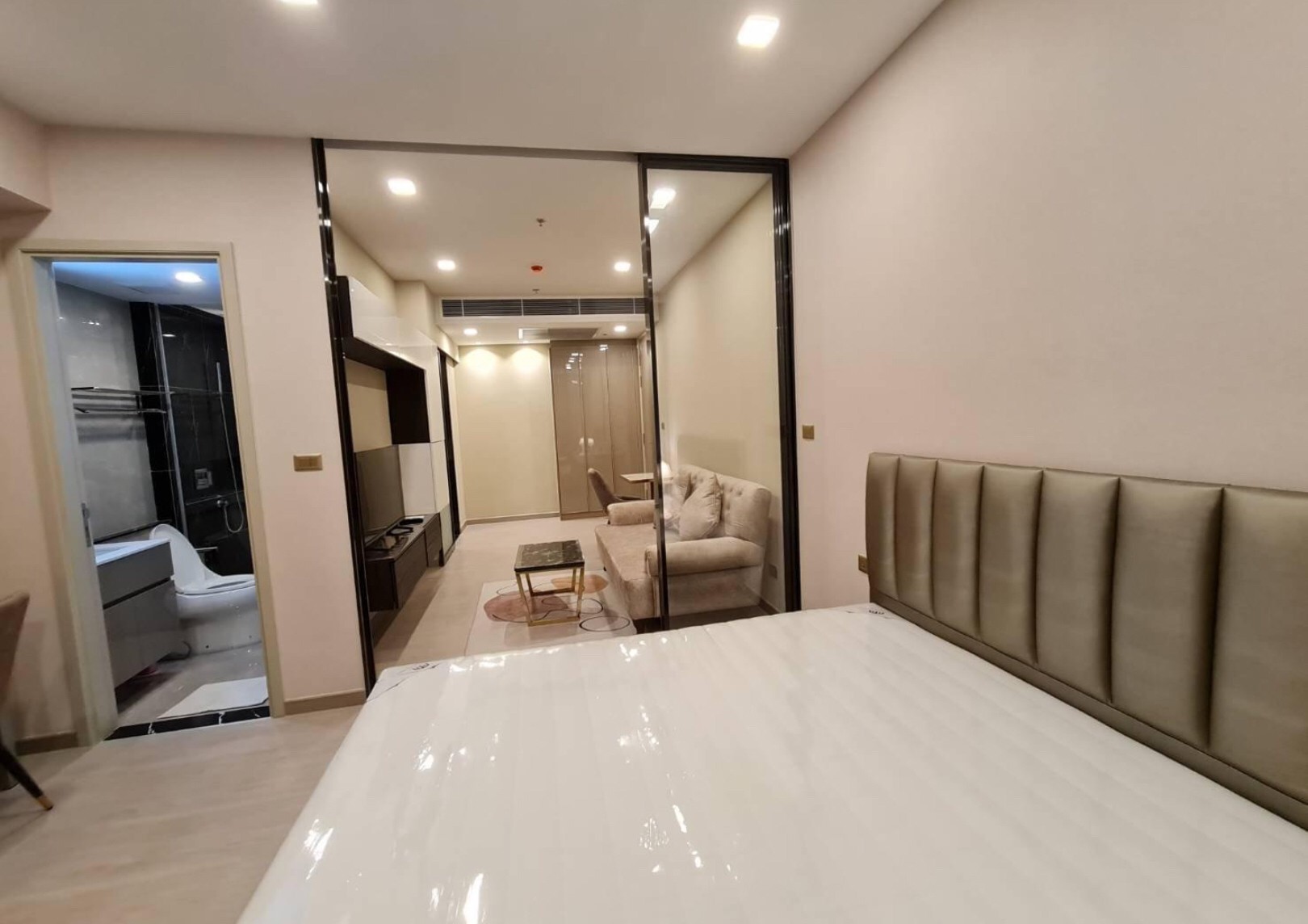 ให้เช่า วันไนน์ไฟว์ อโศก - พระราม 9 พื้นที่ 36 ตรม. 1 ห้องนอน เช่า 25,000 บาท/เดือน