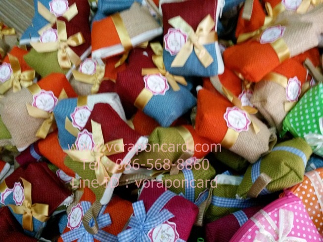 กระเป๋าซิบผ้ากระสอบสีทูโทนพร้อมโบว์และป้ายชื่อ