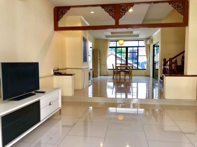 ให้เช่าทาวน์เฮ้าส์ 4 ชั้น ย่านสุขุมวิท พื้นที่ 380 ตรม. 3 ห้องนอน เช่า 65,000 บ/ด